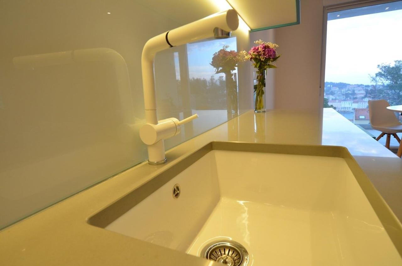 מאלי לוסיניי Beautiful View Apartment With Garage Space מראה חיצוני תמונה