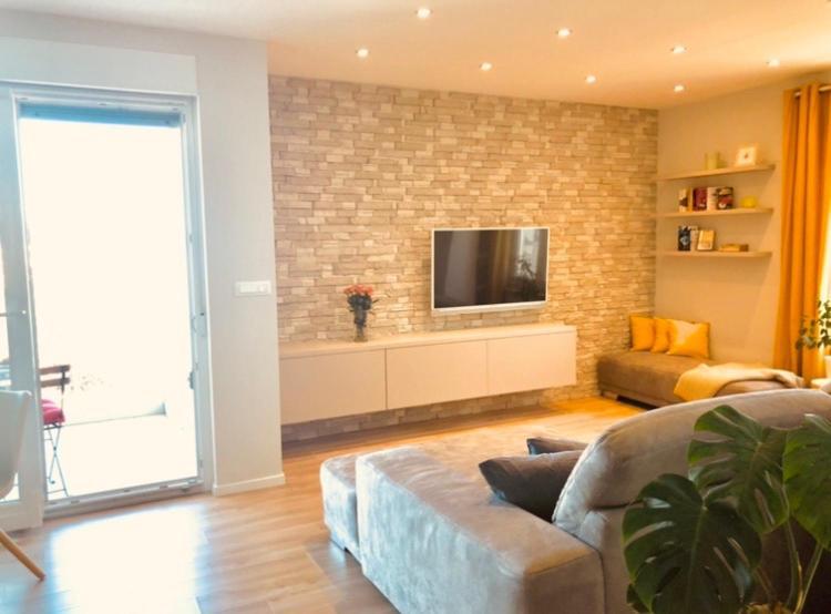 מאלי לוסיניי Beautiful View Apartment With Garage Space מראה חיצוני תמונה