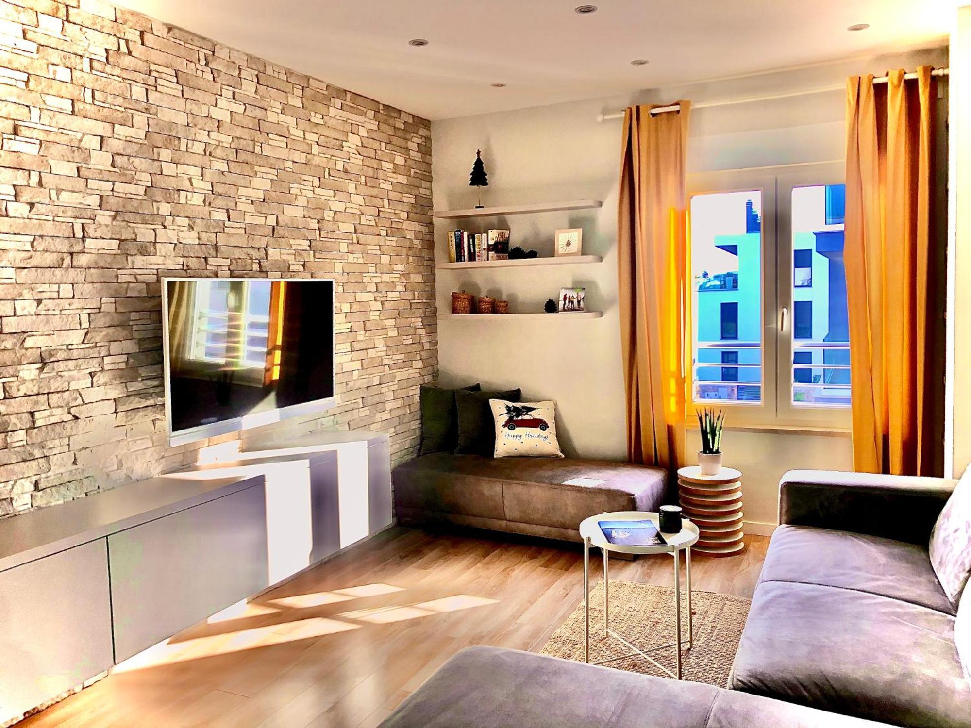 מאלי לוסיניי Beautiful View Apartment With Garage Space מראה חיצוני תמונה