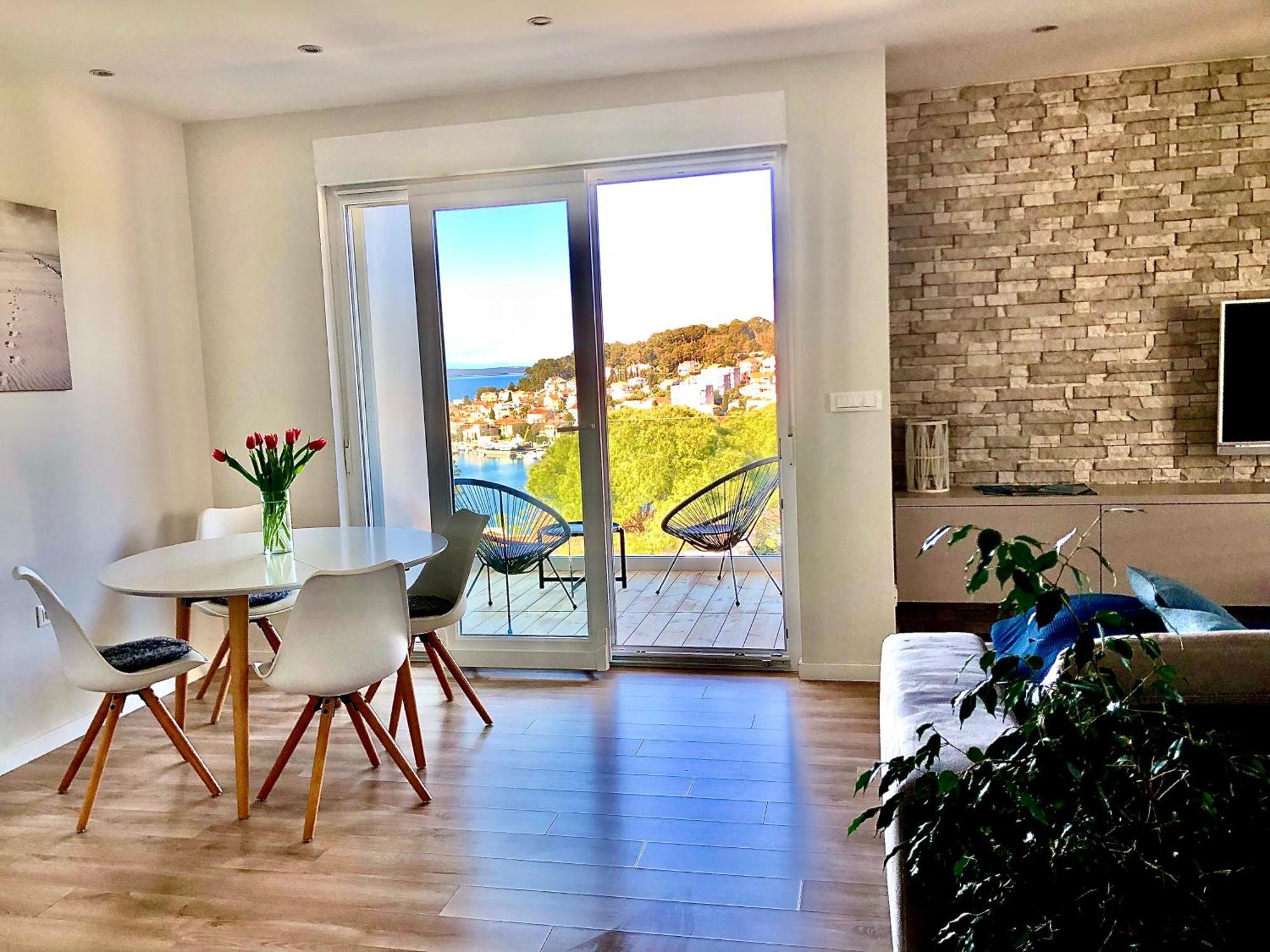 מאלי לוסיניי Beautiful View Apartment With Garage Space מראה חיצוני תמונה